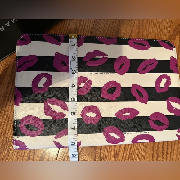 Marc Jacobs slip sleve (new) - Picture 10 of 14